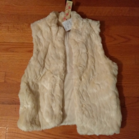 True Love Cream Faux Fur Vest - Picture 1 of 3